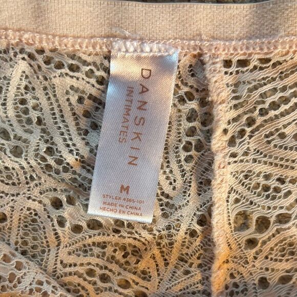 Lace Intimates Set in Cream - Picture 12 of 14